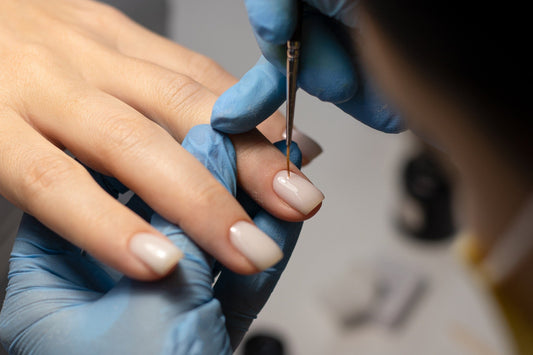 Το μέλλον στο manicure λέγεται: ΕΝΙΣΧΥΜΕΝΟ ΗΜΙΜΟΝΙΜΟ